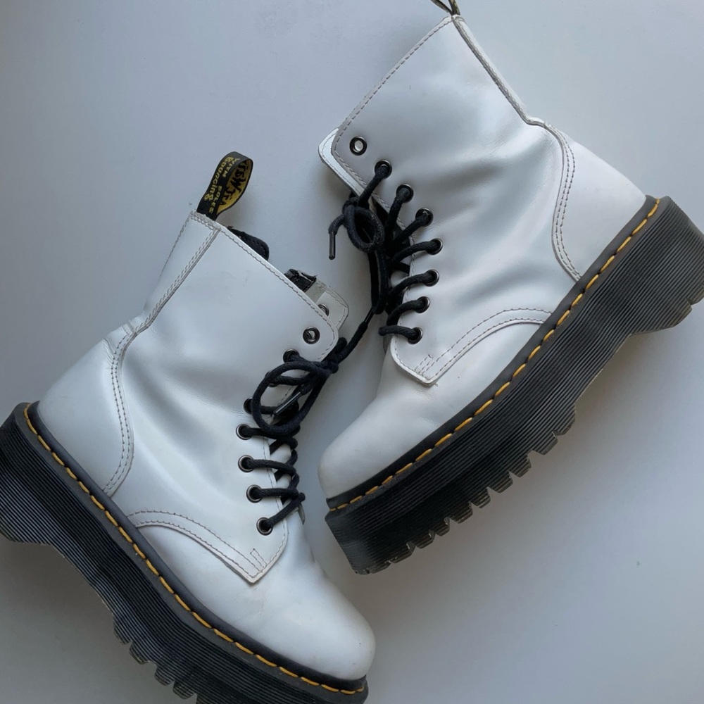 Dr. Marten Airwair Jadon White Leather Platform Combat Boots - size women’s 6